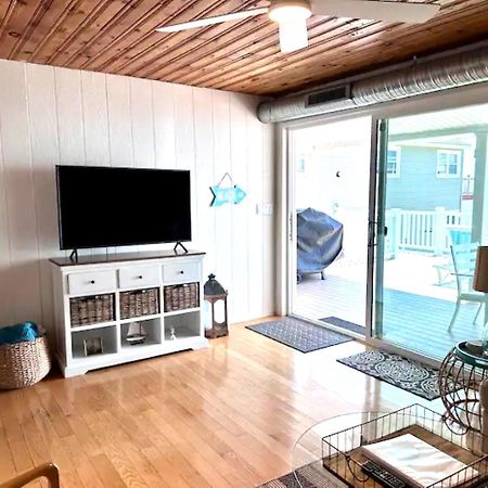 Cozy Beach - Direct Waterfront! East Haven Ngoại thất bức ảnh