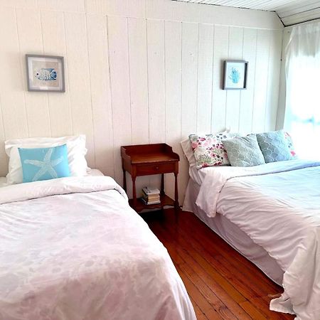 Cozy Beach - Direct Waterfront! East Haven Ngoại thất bức ảnh