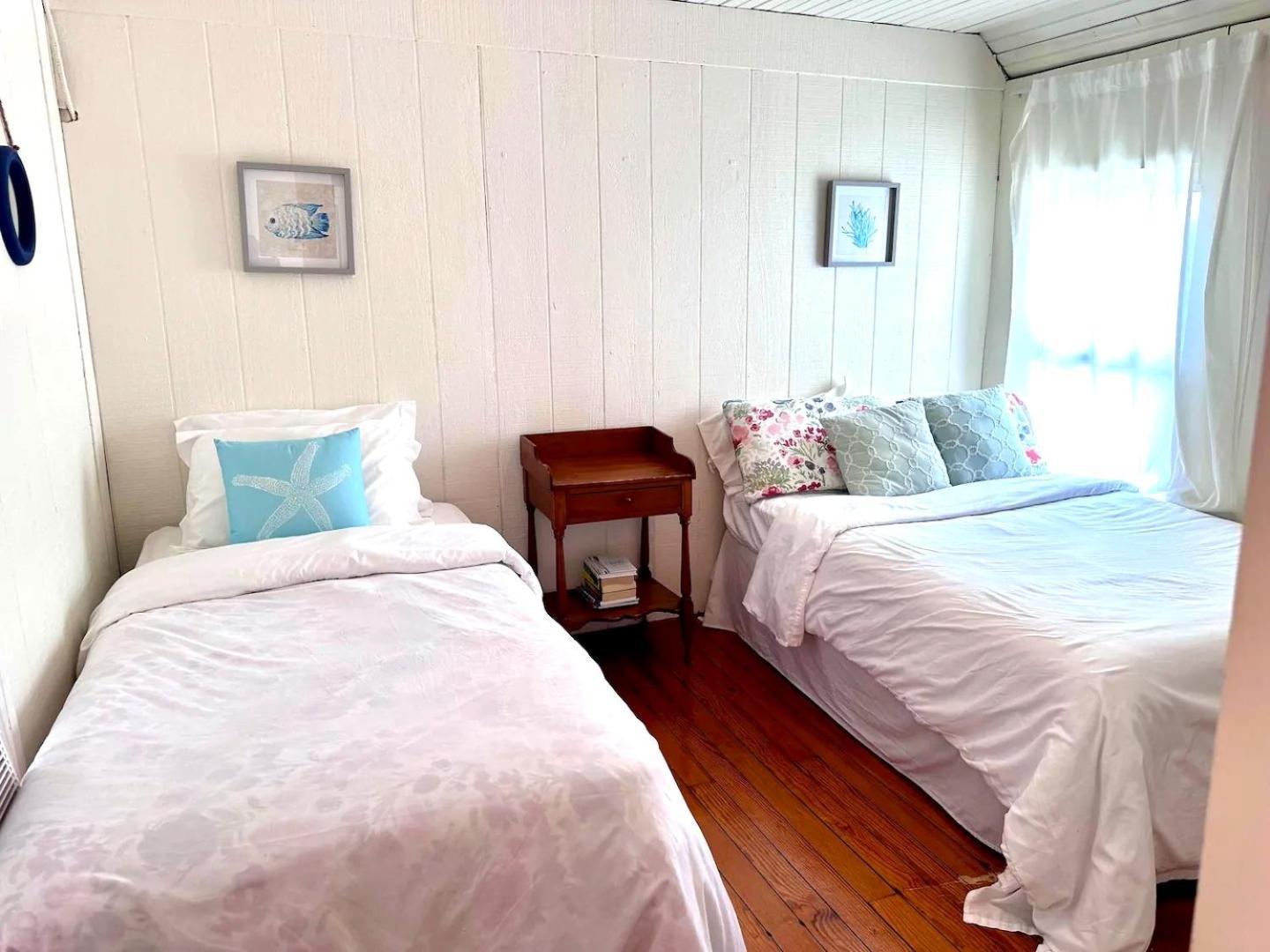 Cozy Beach - Direct Waterfront! East Haven Ngoại thất bức ảnh