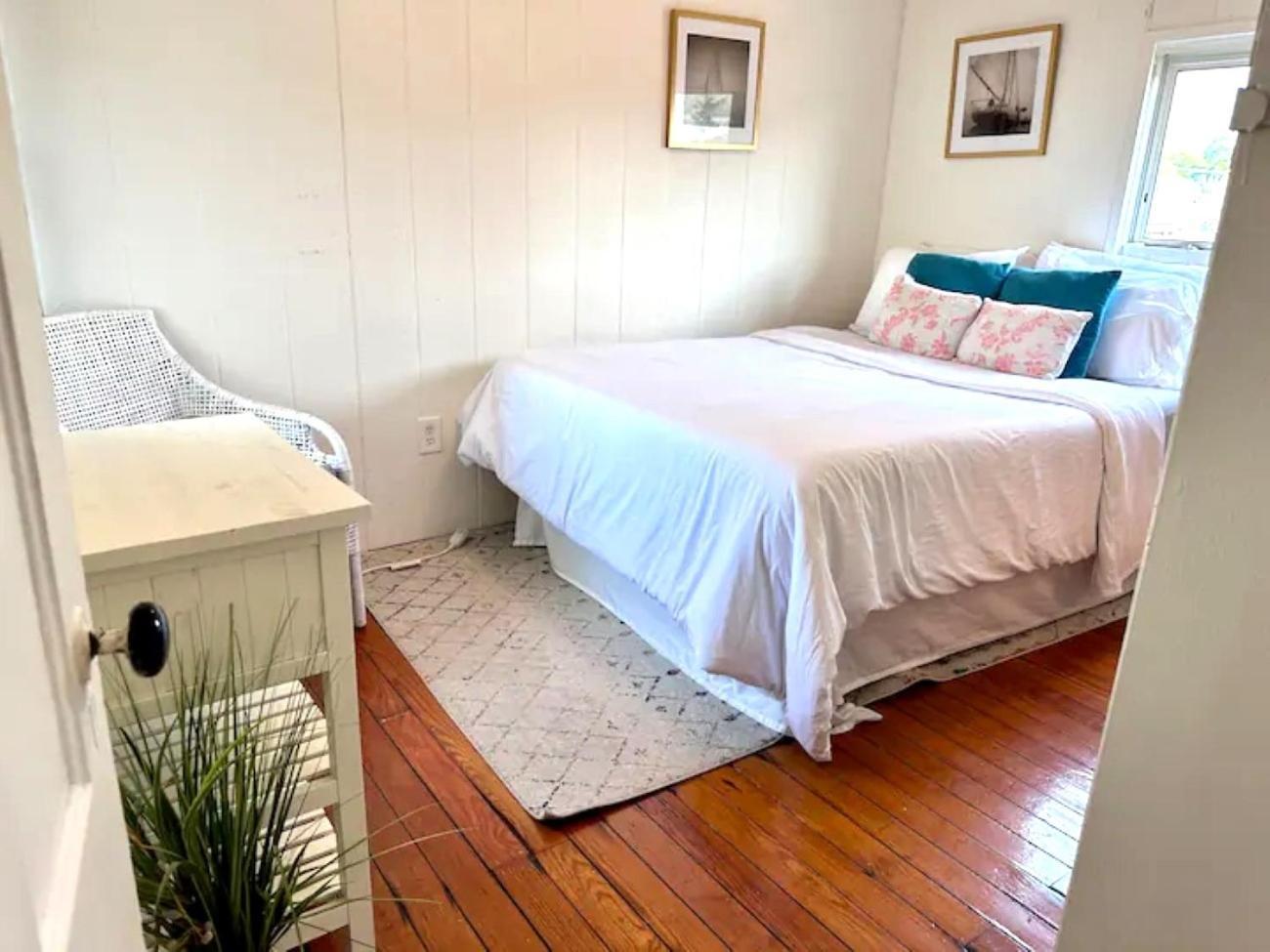 Cozy Beach - Direct Waterfront! East Haven Ngoại thất bức ảnh